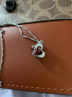 Heart pendant necklace