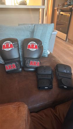 Muay Thai gloves and MMA gloves