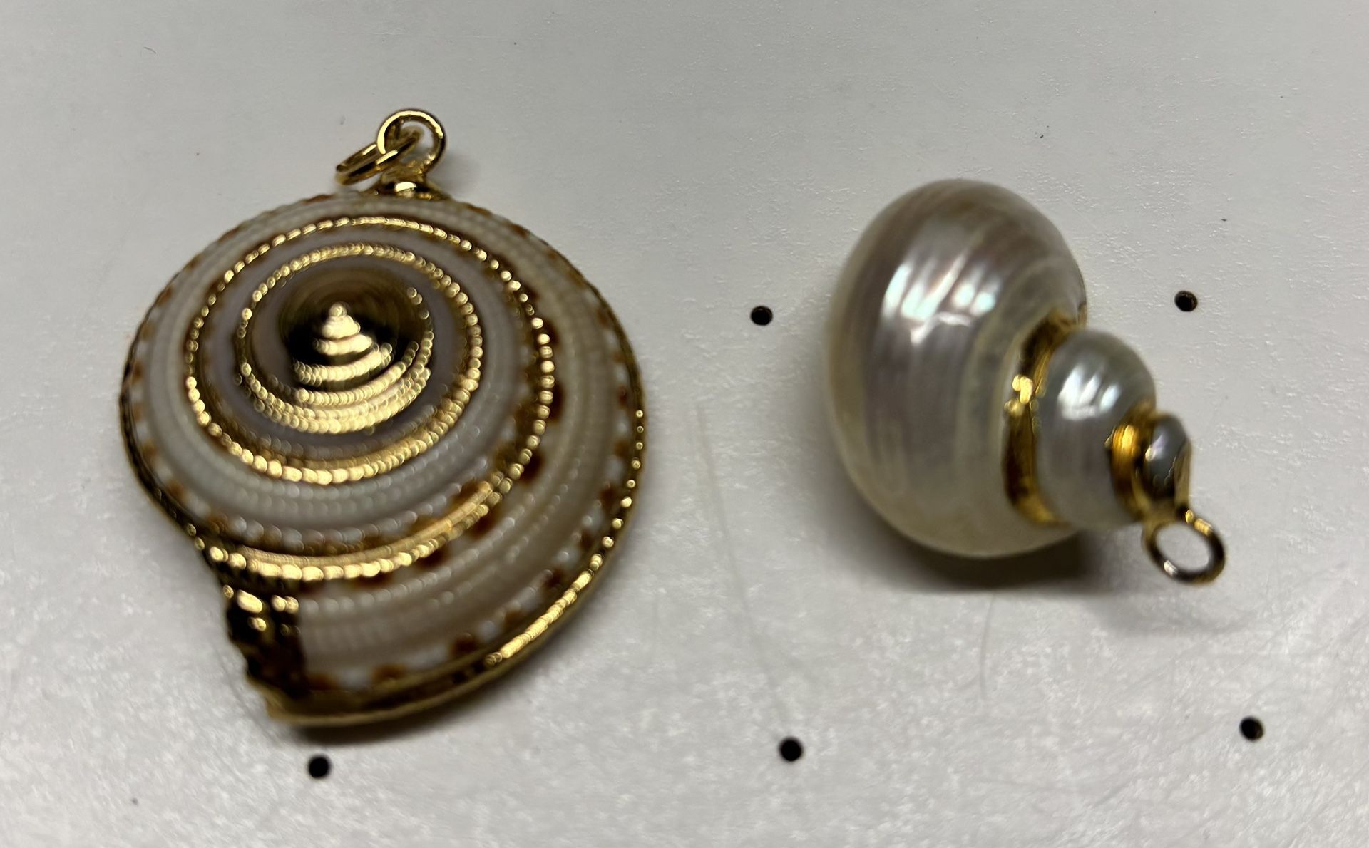 Vintage Snail Seashell Pendants