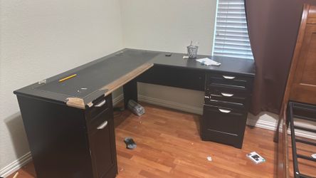 L Shaped corner desk with Drawer