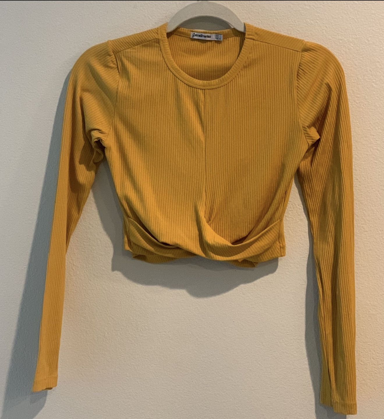 Women’s Crop Top Mustard Yellow Long Sleeve Size Large brand Stradivarius