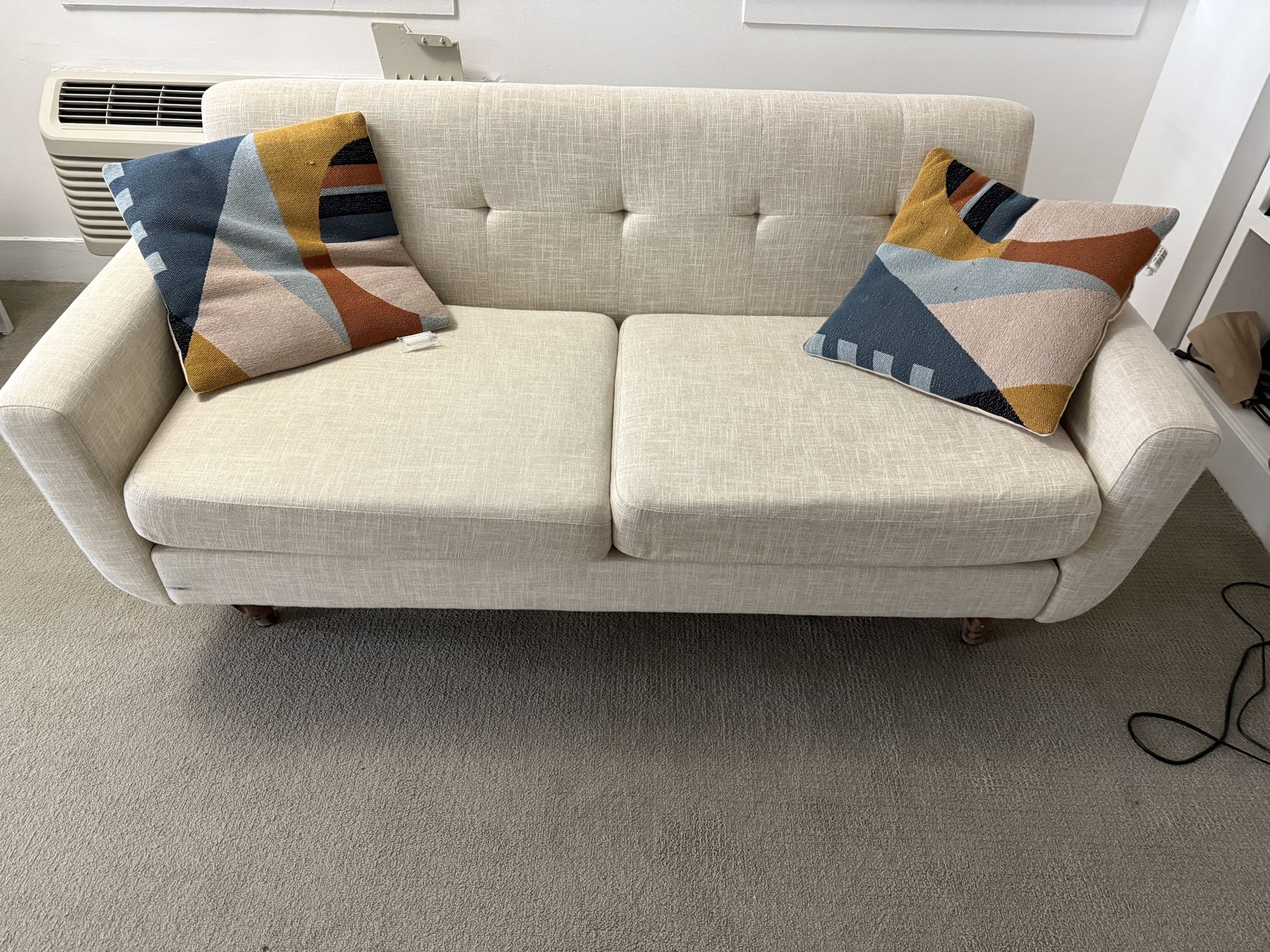 ποΈ Small Modern Beige Couch ποΈ β $120 OBO