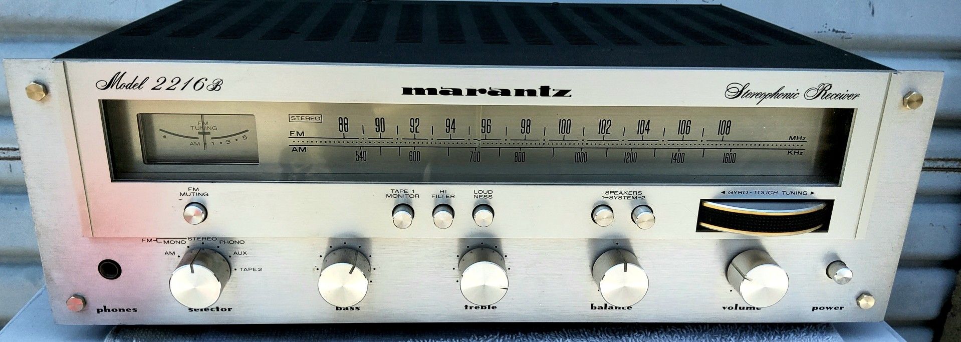 Vintage 70s Marantz 2216B stereo receiver.