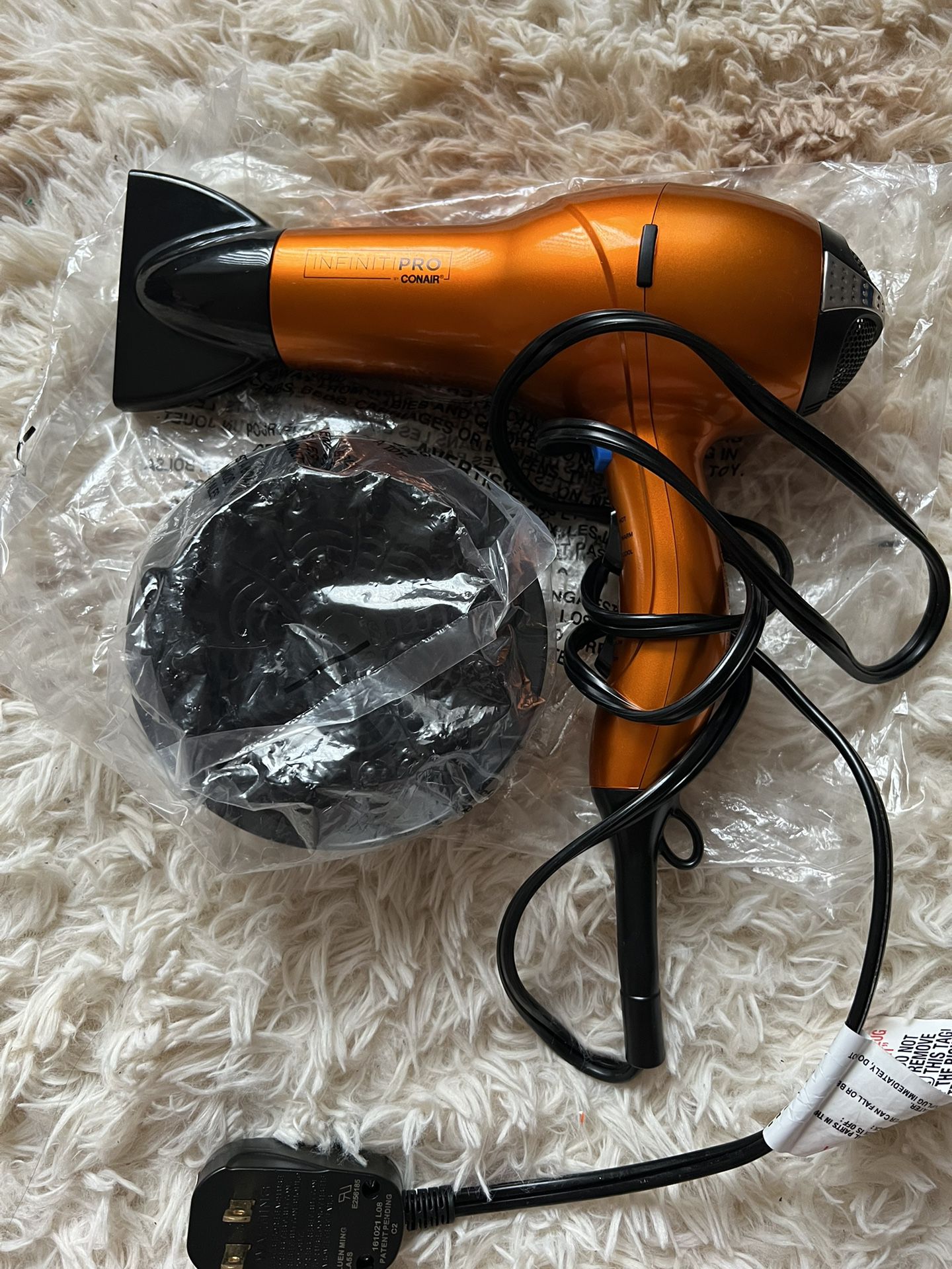 moving out sale: hand blender, hairdryer, curling iron/straightener, vacuum cleaner 