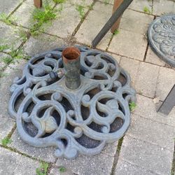 22" CAST IRON UMBRELLA BASE

-STILL WORKS PERFECT 
-ASKING 35 OR BEST OFFER