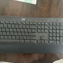 Logitech Advanced Wireless Keyboard And Mouse