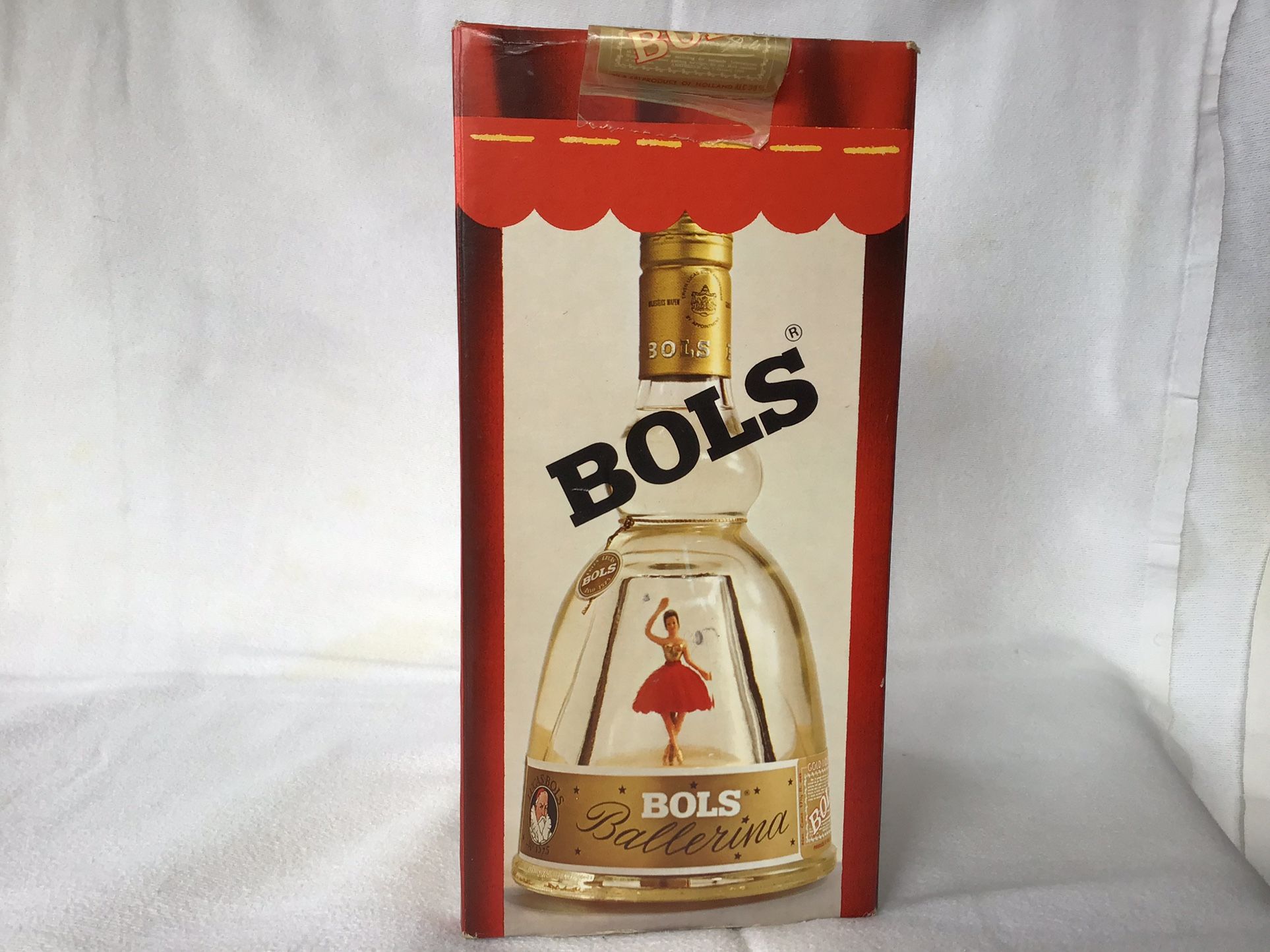 green emerald velvet dress Bols Ballerina Gold Liqueur