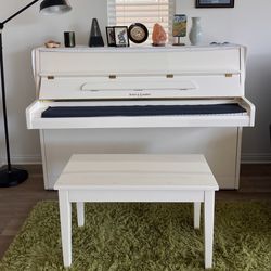 Beautiful white piano – great for home decor and beginners