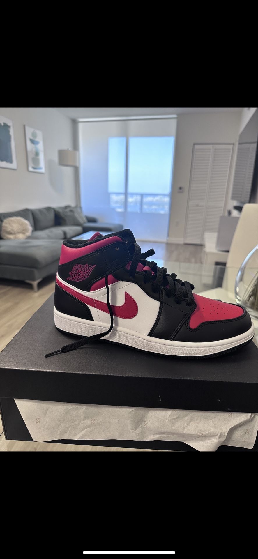 Jordan Size 10 Just 100$ Authentic Under Retail Price Free