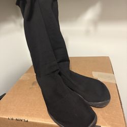 Kanye West Yeezy Pods