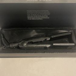 Black José Eber Vibrating Flat Iron