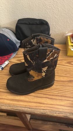 Boys boots