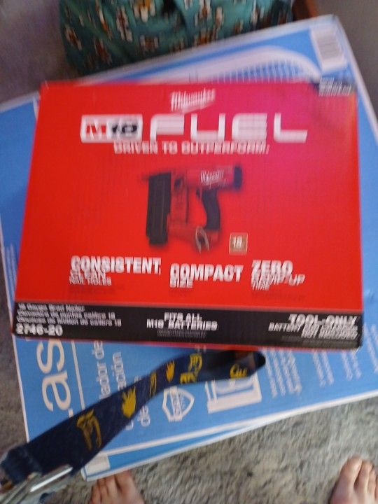 Milwaukee 18g Brad Nailer