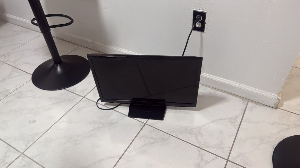 3 Monitores For Sale