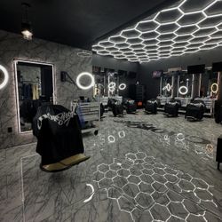 OPEN CHAIR FOR BARBER $150 WEEKLY