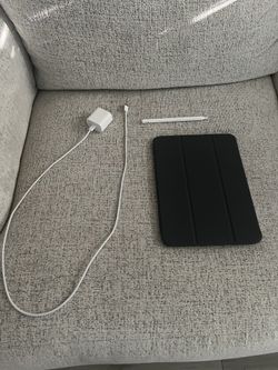 Apple iPad 10th generation w/ case & accessories 