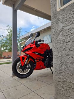 Suzuki GSX 8R