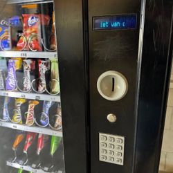 Combo Machine For Snacks/Drinks With Credit Card Reader