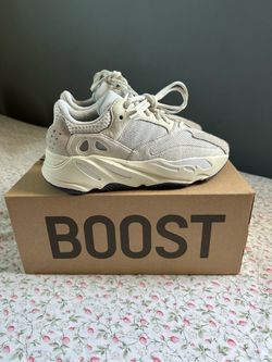 Adidas Yeezy Boost 700 Low Analog Size 6m/7.5w Brand New