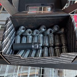 6 Spline Lug Nuts