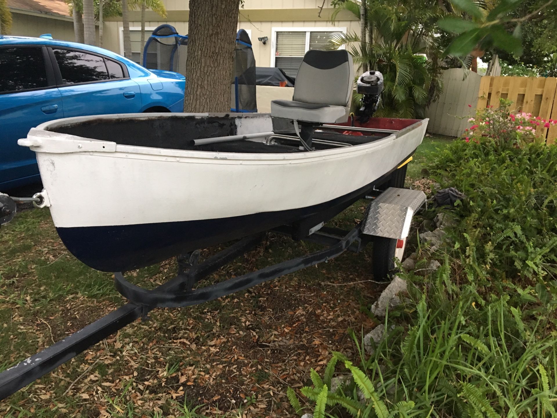 12’ fiberglass Jon boat motor and trailer for Sale in Riviera Beach, FL