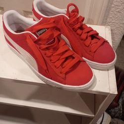 Red Pumas