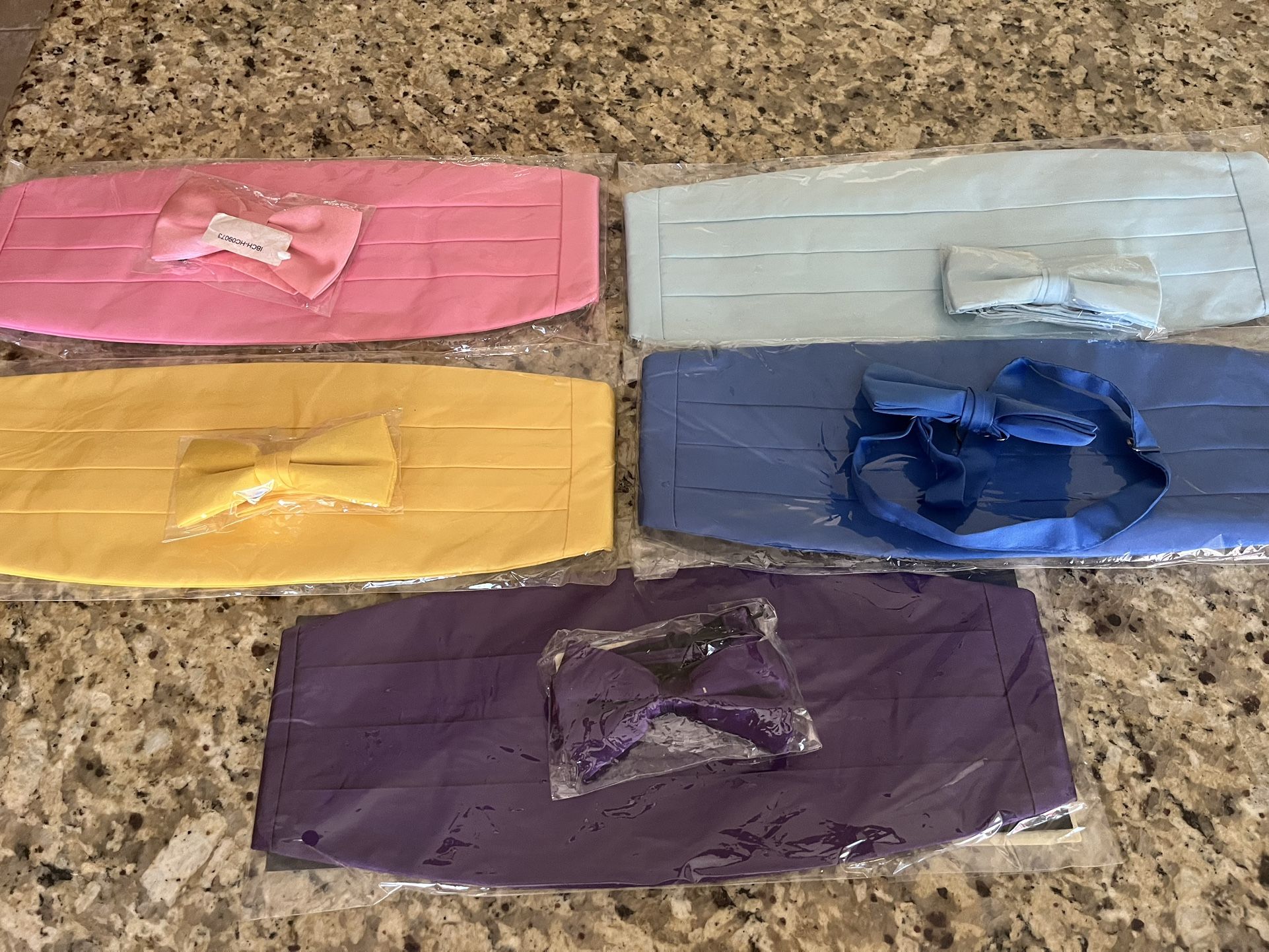 CUMMERBUND WITH MATCHING BOW TIE