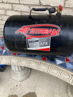Compressed air storage tank