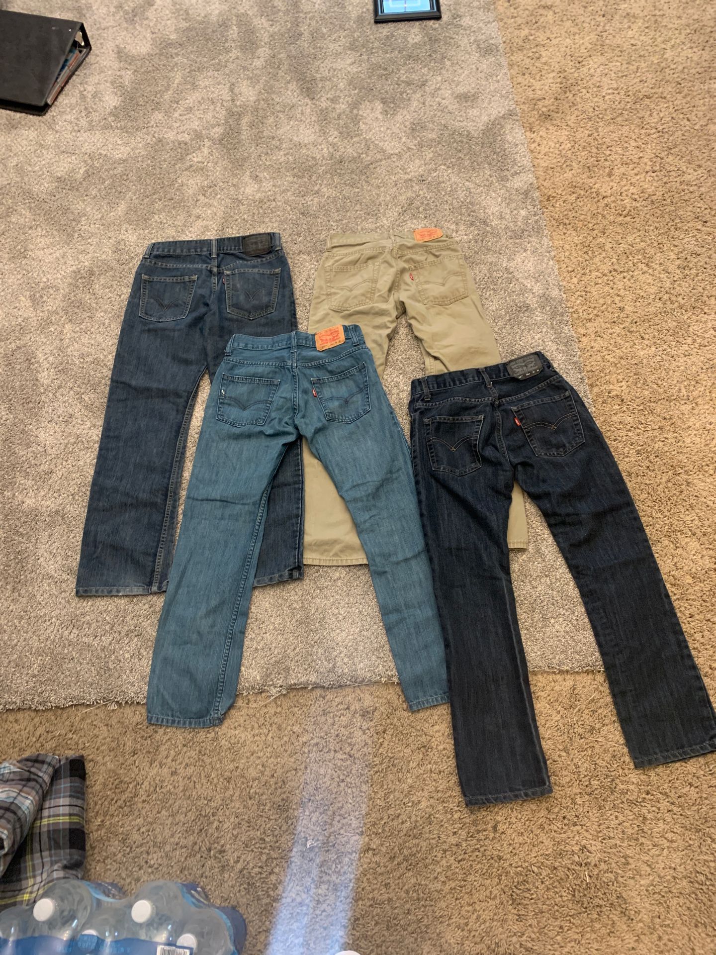 4 pairs of Levi jeans 5”11 size 26 26 or size 12