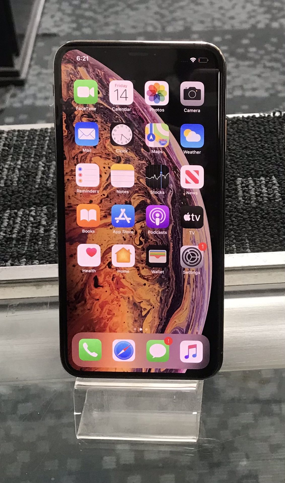 GRAND SALE!! APPLE IPHONE XS Max EXCELLENT CONDITION UNLOCK FOR ANY CARRIER WITH FREE ACTIVATION AND ACCESSORIES!!! HURRY UP LIMITED OFFER 