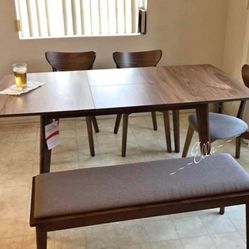 Alfredo Natural Walnut Dining Room Set
Coaster$10 Down Payment Financing and Delivery available