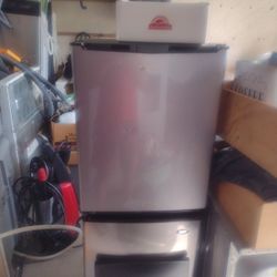 Whirlpool Mini Fridge 