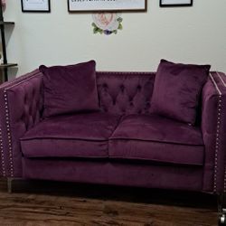 Beautiful purple suede loveseat mint condition! No stains, tears or rips.