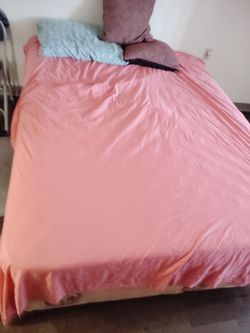 Queen bed clean for sale