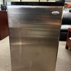 4.5 Cu.Ft. Mini Fridge with Freezer