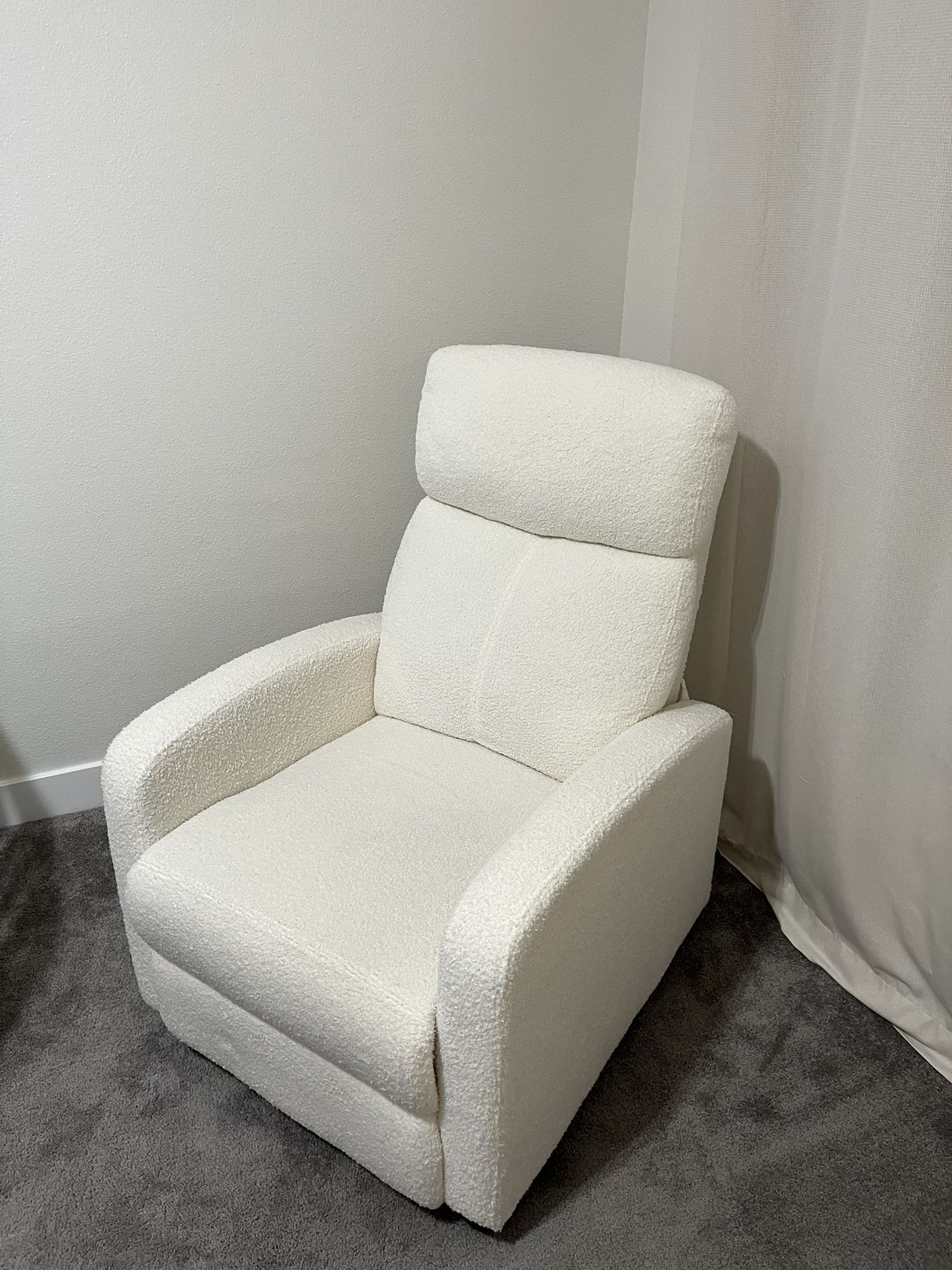 Recliner Chair White $180