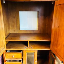 Entertainment center