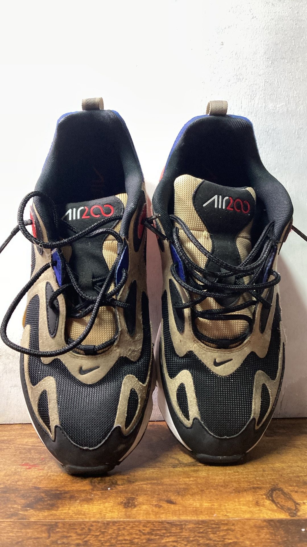 Men’s Nike AirMax 200 Team Gold shoes ( Size 11 )