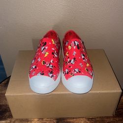 Disney Women’s Native Minnie Shoes Size M- 8 W- 10 NEW
