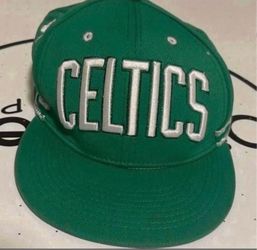 Mens Celtics hat like new