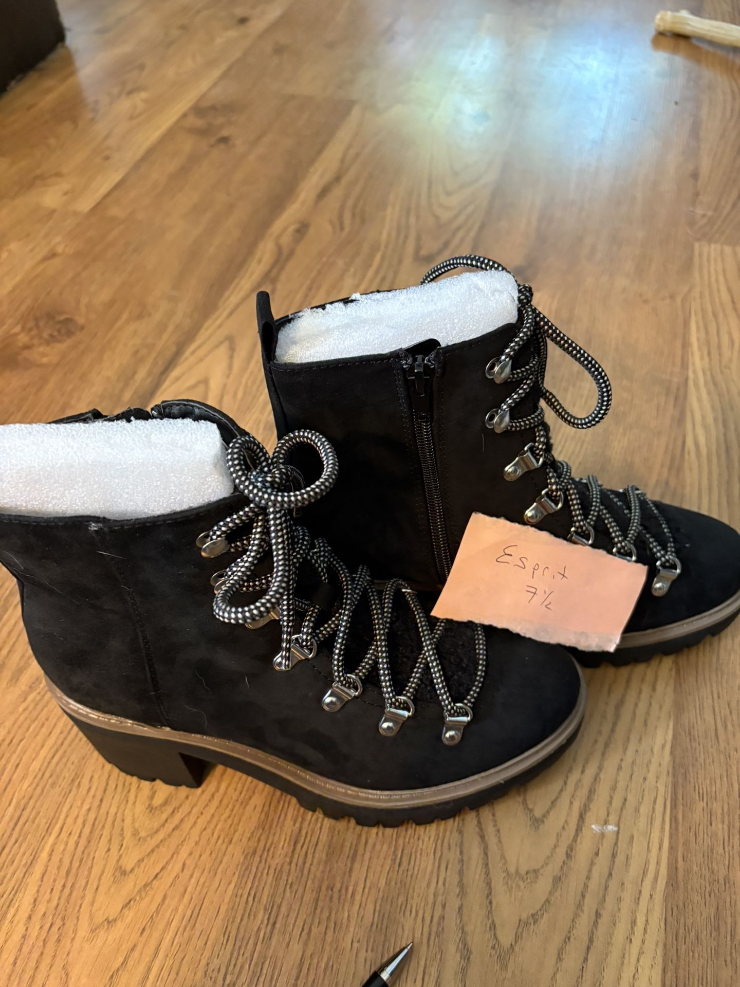 Esprit Size 71/2. Brand New. Pu Bridgewater