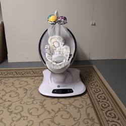 4moms MamaRoo Multi-Motion Baby Swing