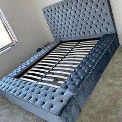 Brand New/ Gray Velvet Queen Storage Platform Bed Frame Cama// King Size Available// Mattress Sold Separately,  