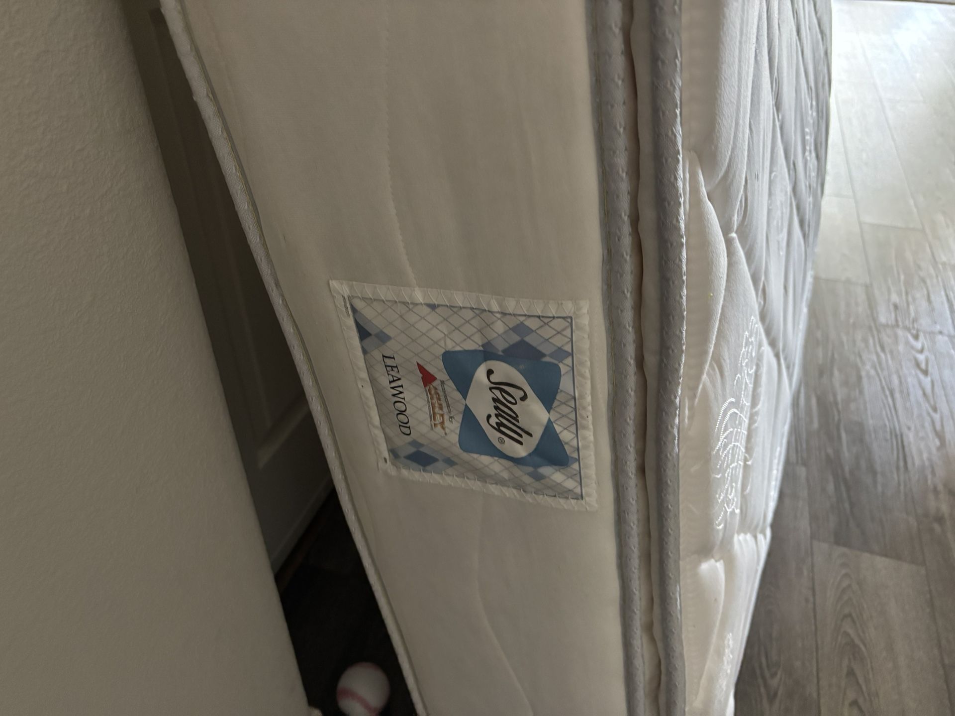 Queen Size Mattresss