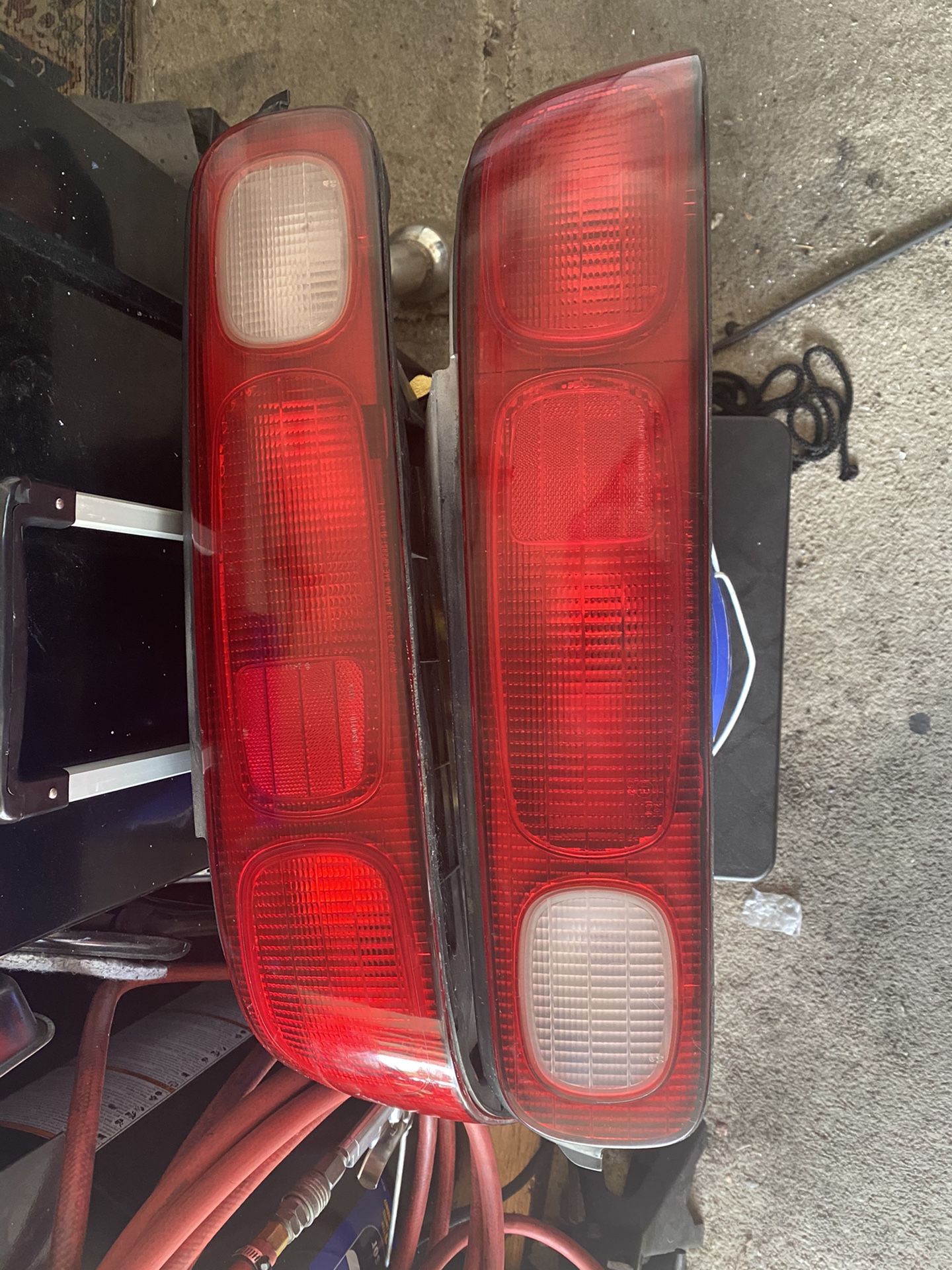 98-01 Integra tail lights