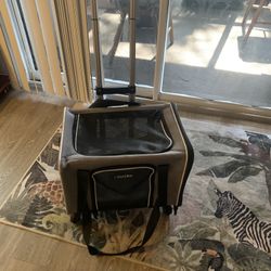 Small Dog Carry Wit Wheels 