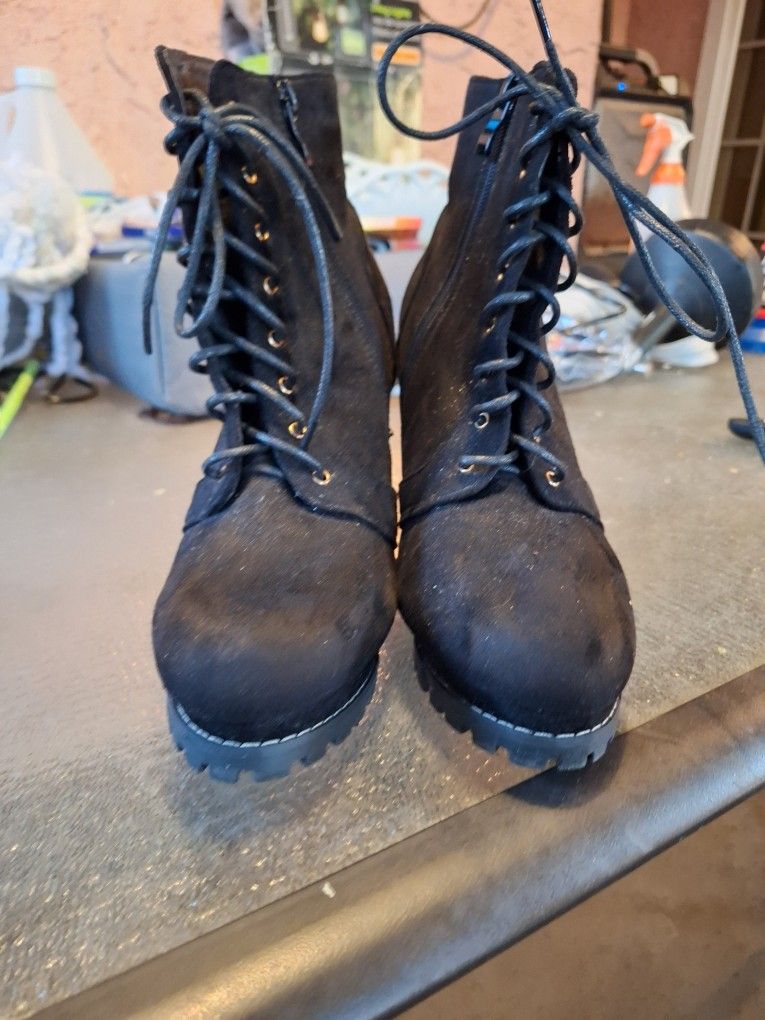Women's Boots Size 8