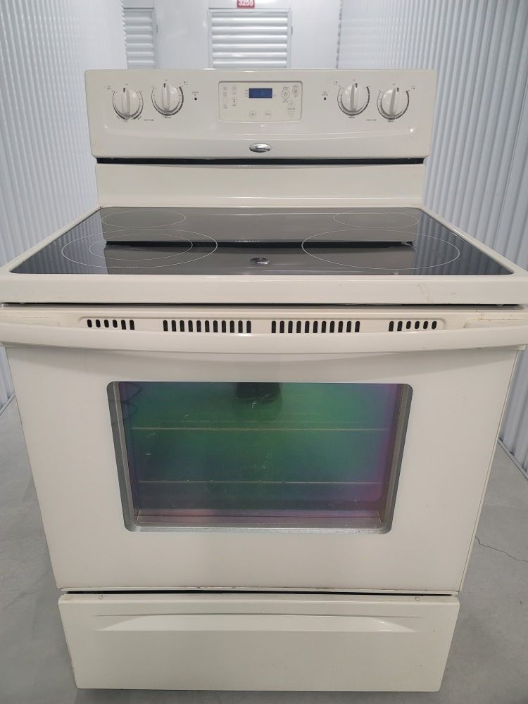 Whitlpool 30in Free Standing Electric Stove Almost Color