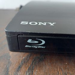 SONY BLU RAY DVD PLAYER MODEL # BDP-S185 NO REMOTE 
TESTED AND WORKING 