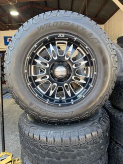 SET OF FOUR 18” CHEVY GMC TOYOTA RAM6 WHEELS AND TIRES